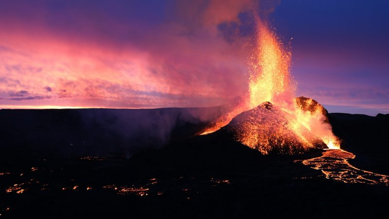 Quels sont les volcans actifs les plus fascinants à explorer ?