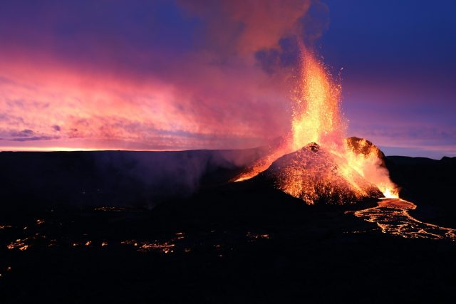 Quels sont les volcans actifs les plus fascinants à explorer ?