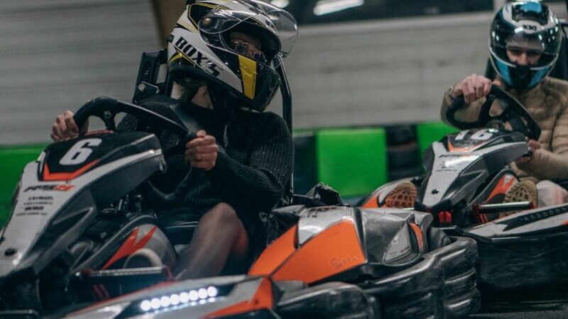 Prix d&rsquo;une session de karting : tarifs et formules