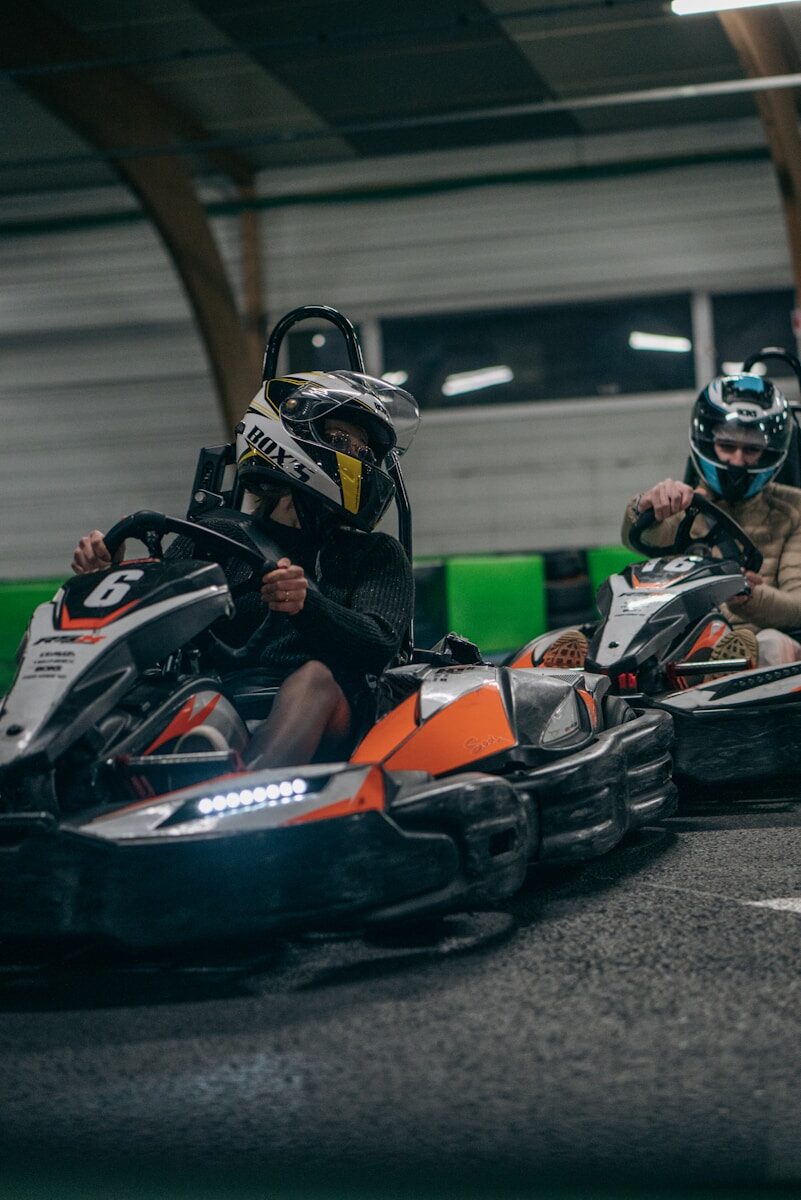 Prix d&rsquo;une session de karting : tarifs et formules
