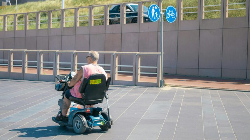 Plus d&rsquo;autonomie, moins de fatigue : les bienfaits du fauteuil roulant électrique pliable