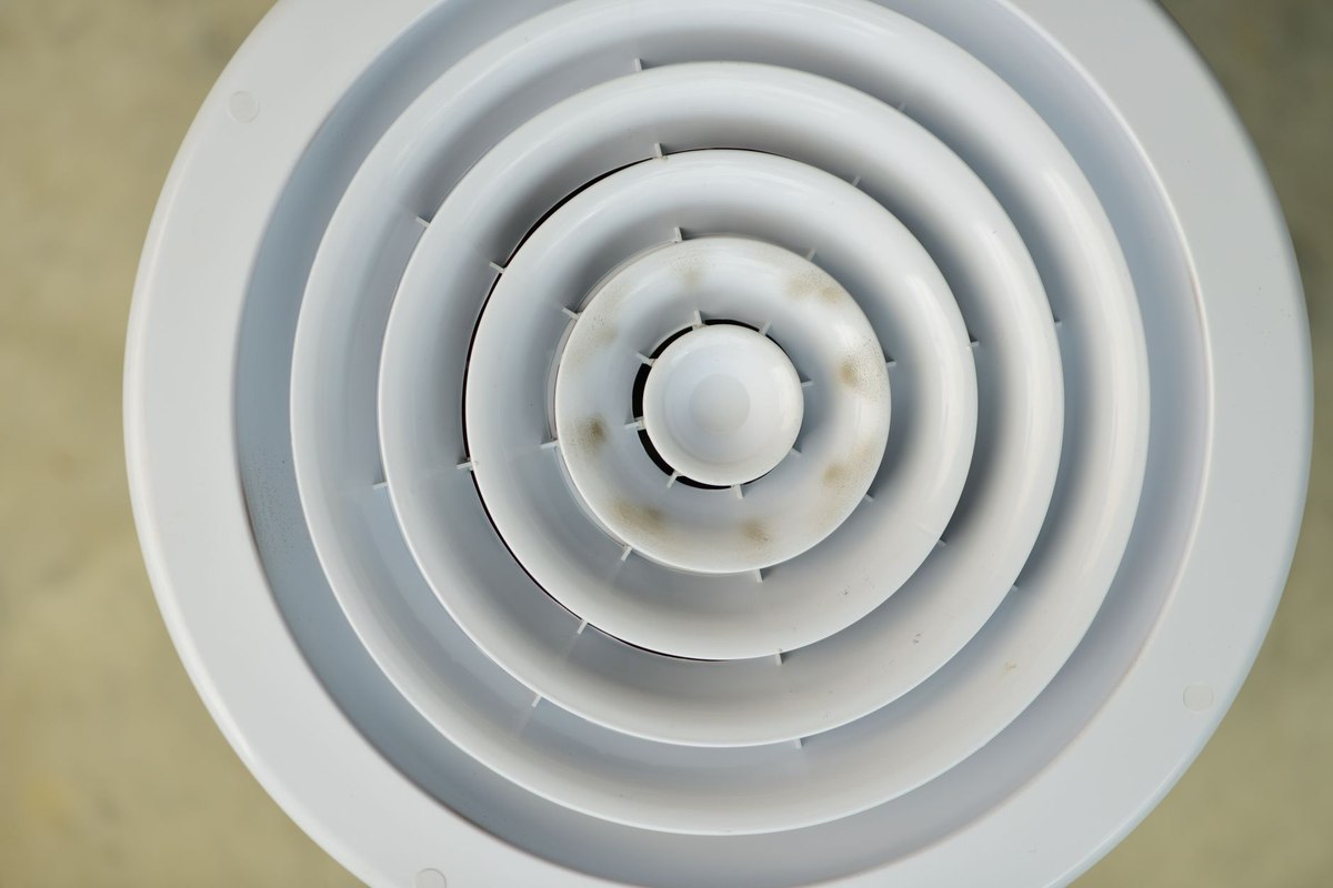 Système de ventilation pour renouveler l'air d'une chambre d'enfant.